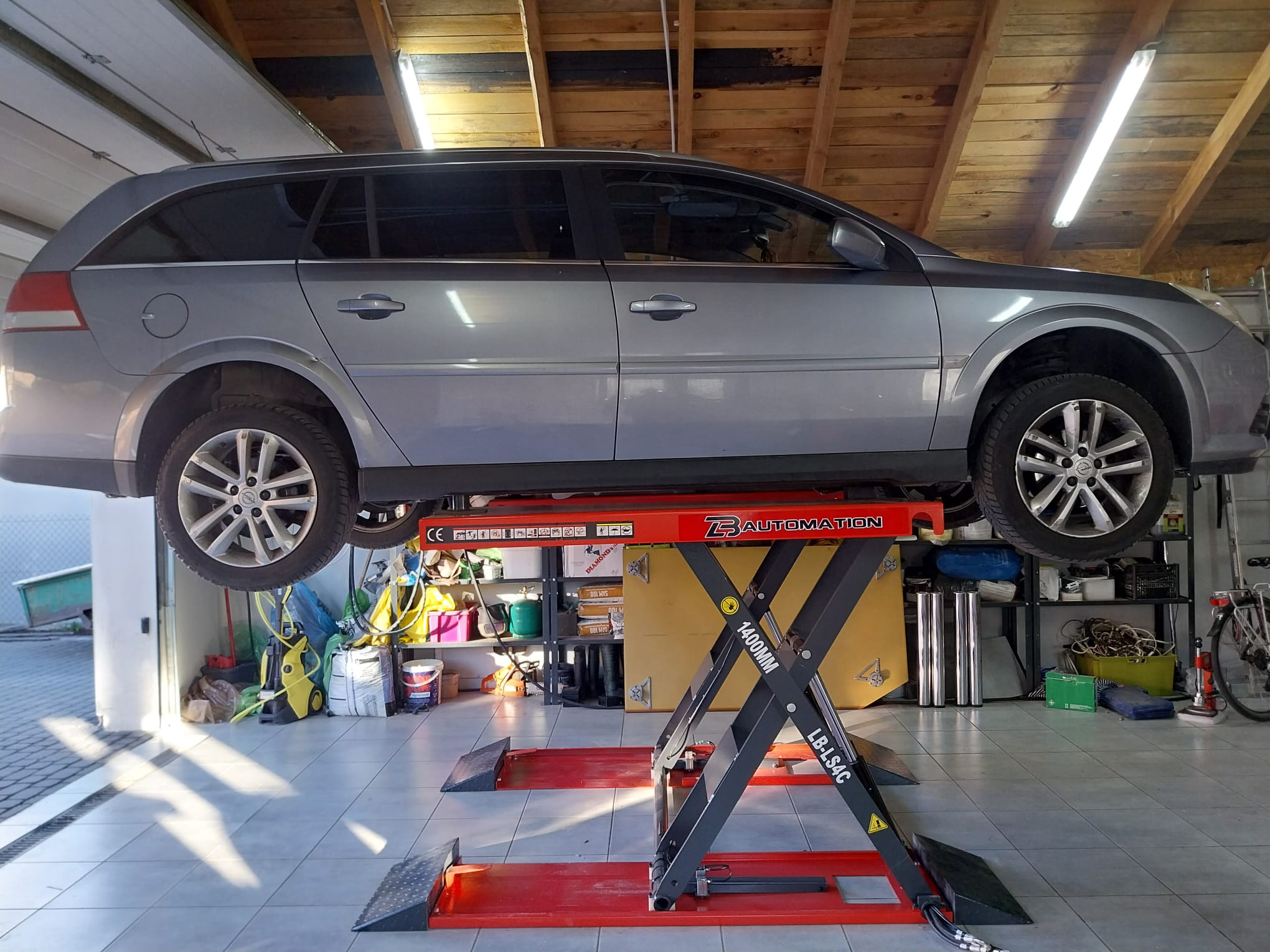 Serwis na podnośniku hydraulicznym MAT-GUM